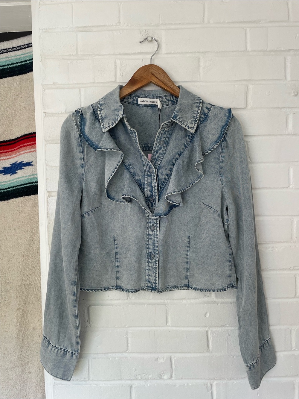 Avec Les Filles Light Wash Ruffle-Trim Denim Blouse Medium NWT Fall Staple